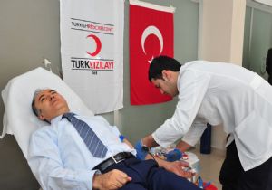 Altıparmak kan bağışladı